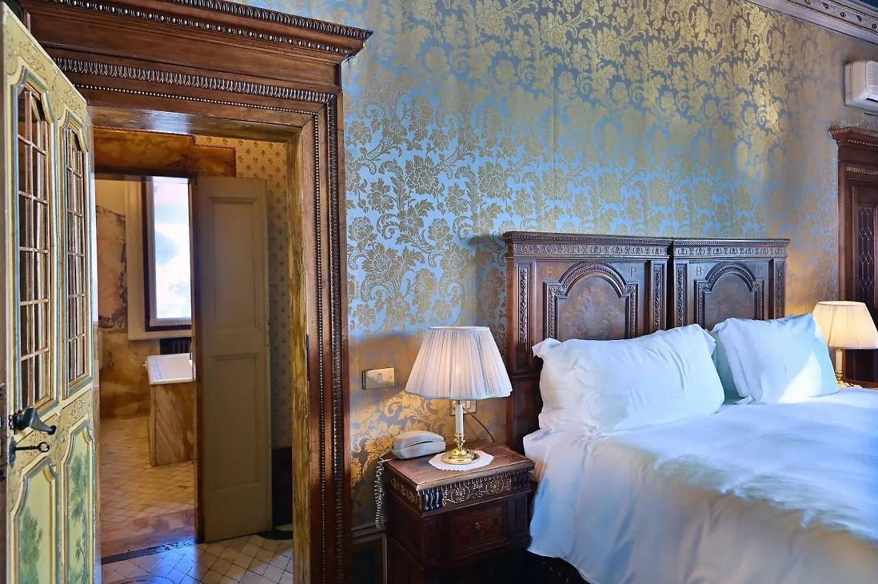 Hotel Villa Fiordaliso Gardone Riviera 4*,